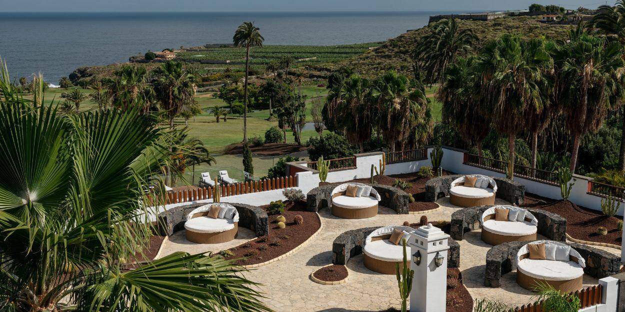 Terrace with seats at Hacienda del Conde