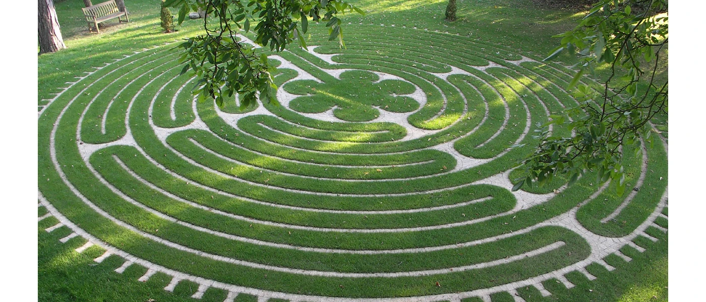 Intricate green labyrinth in a circular design 