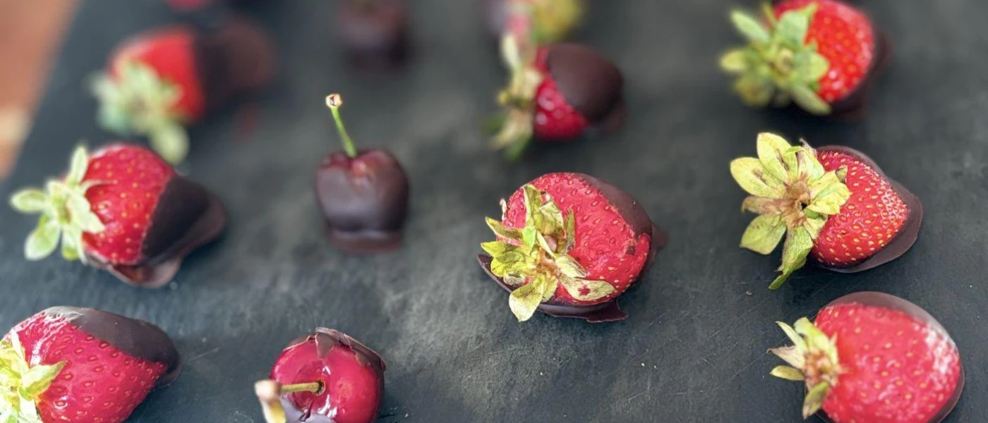 Black tray lined with chocolate covered strawberries