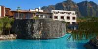 Pool at Hacienda del Conde, Tenerife and mountain views in the distance