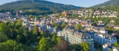 Multi-storey Brenners-Park Hotel & Spa, surrounded by greenery and the city of Baden-Baden
